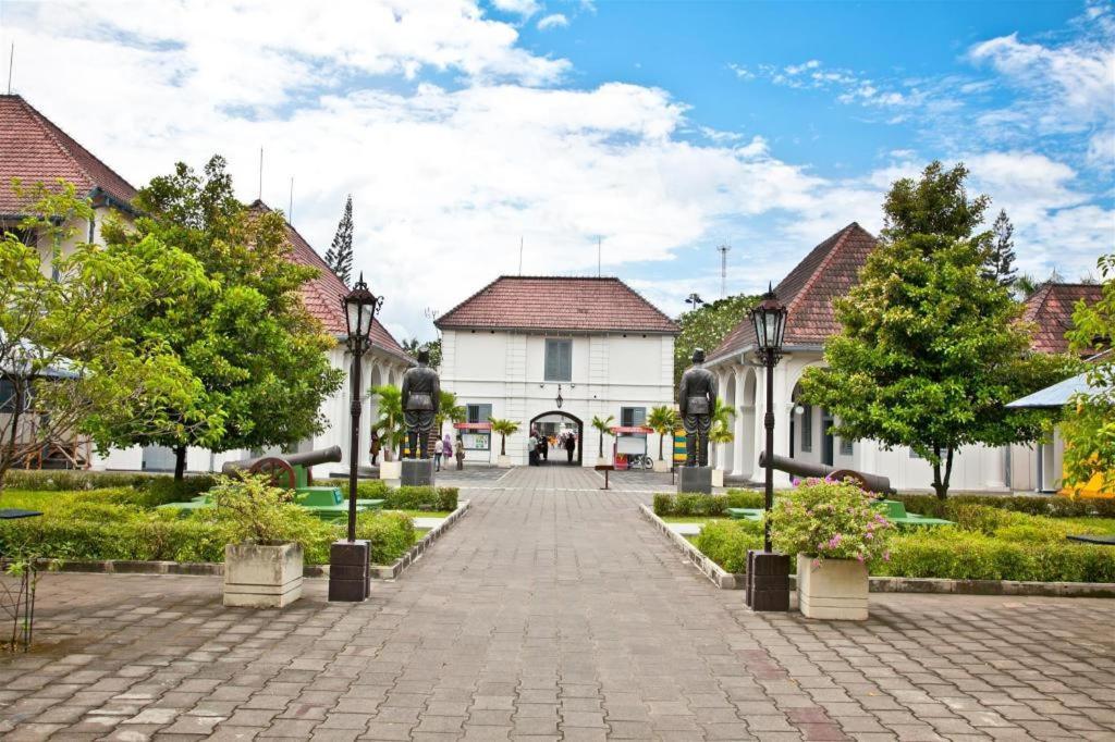 Hotel Grand Malioboro Yogyakarta Exterior foto
