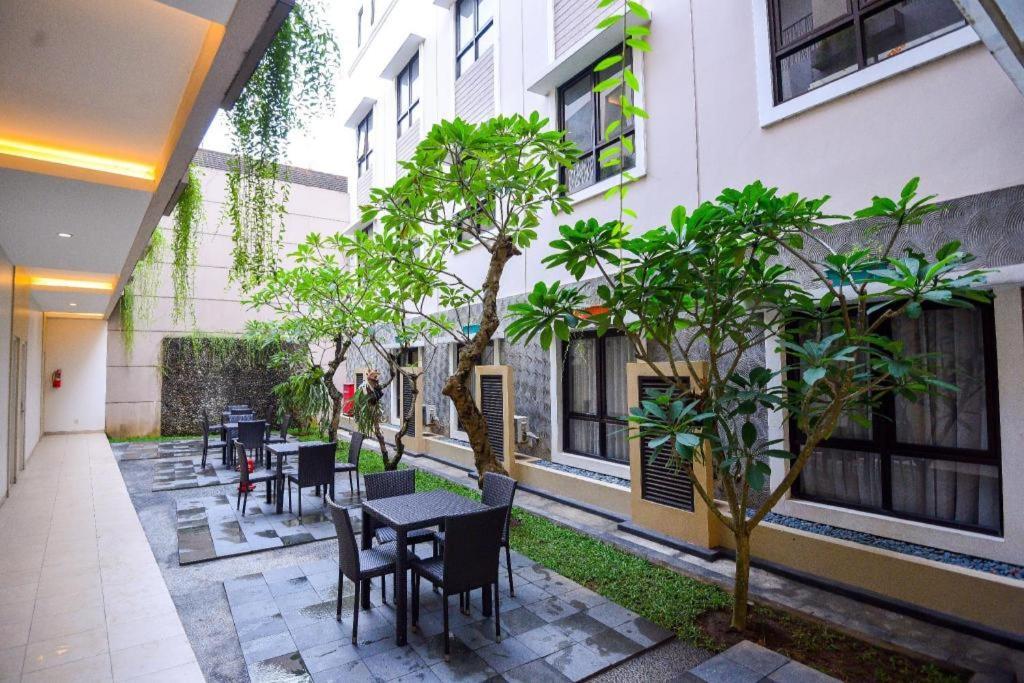 Hotel Grand Malioboro Yogyakarta Exterior foto