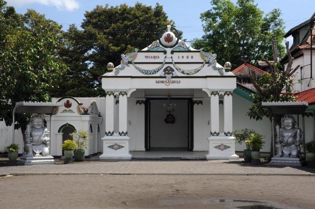 Hotel Grand Malioboro Yogyakarta Exterior foto