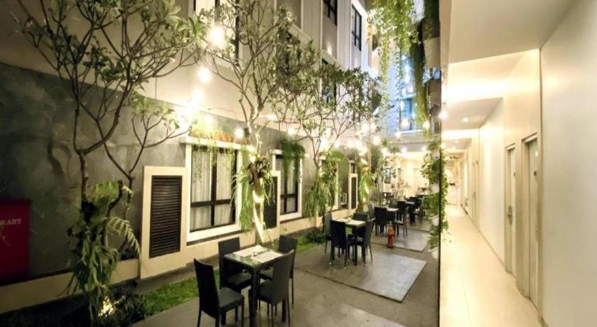 Hotel Grand Malioboro Yogyakarta Exterior foto