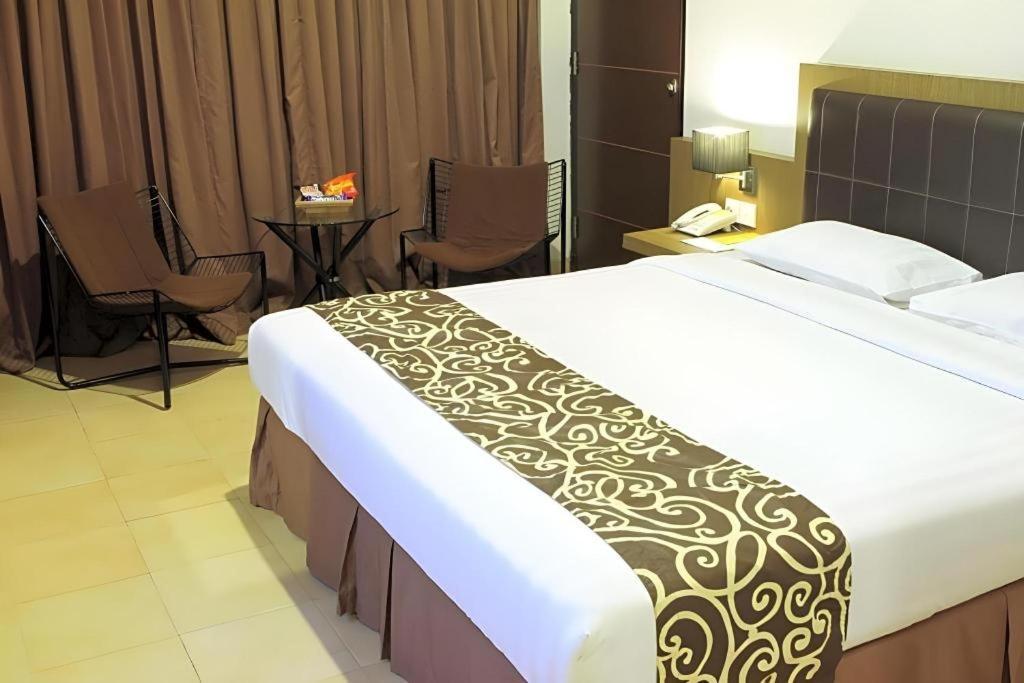 Hotel Grand Malioboro Yogyakarta Exterior foto