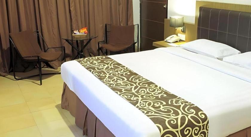 Hotel Grand Malioboro Yogyakarta Exterior foto
